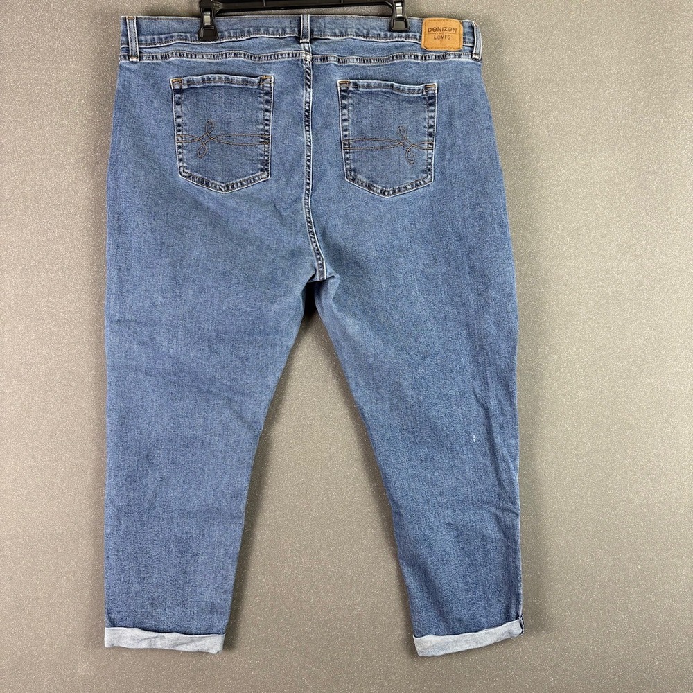 Levi's Women's Jeans Plus Size 18W Blue Denim Cropped Casual - Picture 2 of 7